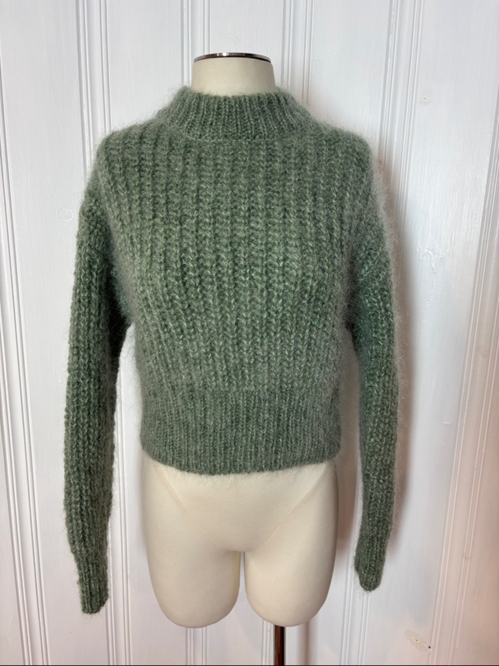 NWOT H&M 48% Mohair 52% Wool Chunky Cropped Sweater Sage Green - Size S